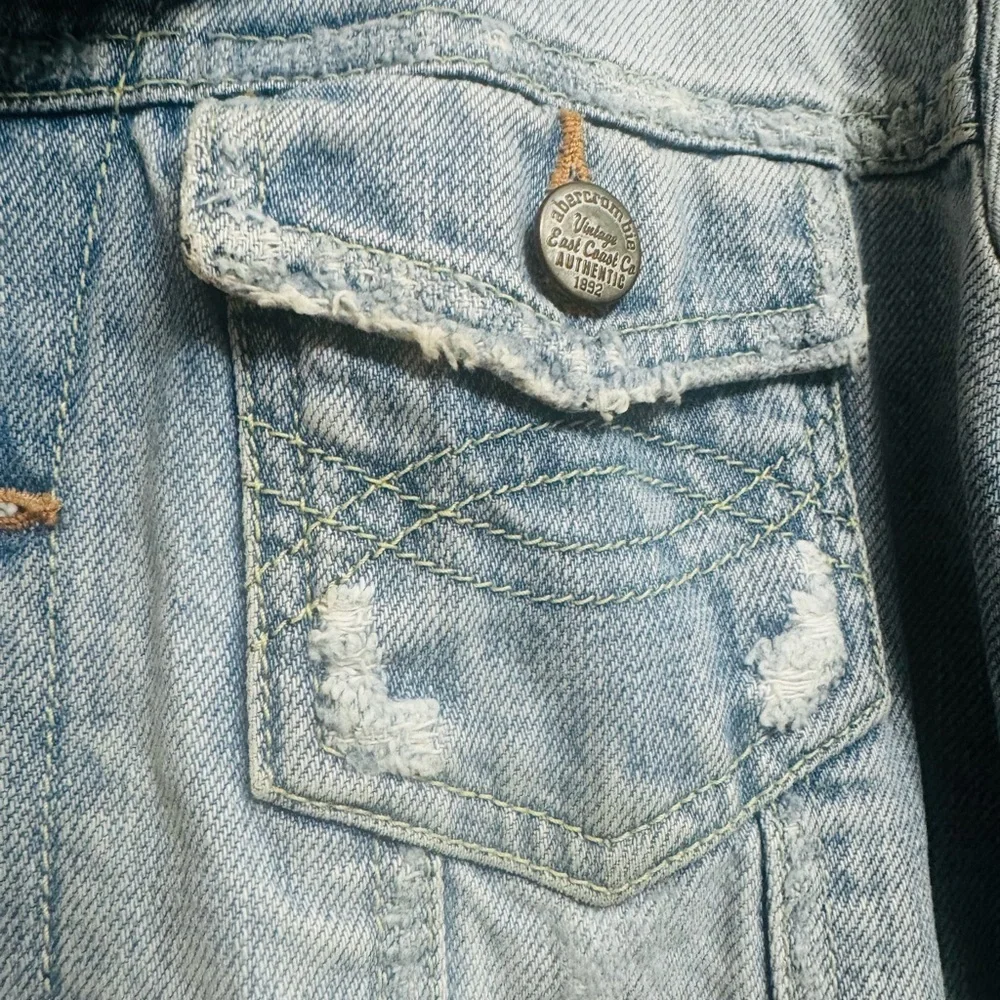 Abercrombie & Fitch Vintage Distressed Denim Jacket - Light Wash